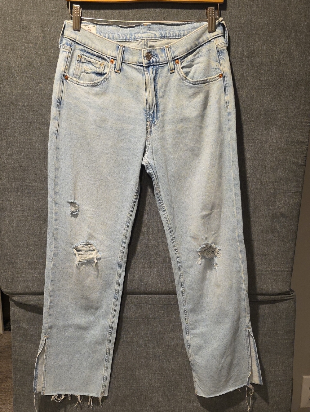 GAP '90s Loose Fit Mid Rise Light Blue Distressed Jeans Size 27/4R Inseam 29 In.